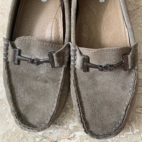 Tods suede moc style driving shoe in moss green. - Picture 6 of 7